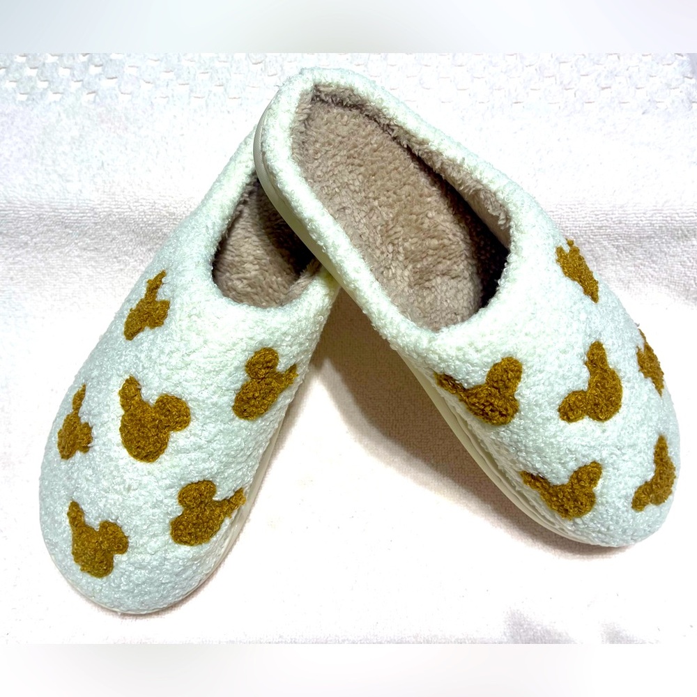 ✨HP✨ NEW COZY MICKEY-EARED SLIPPERS, FLEECE LINING, WHITE & BROWN...SIZE 8.5-9
